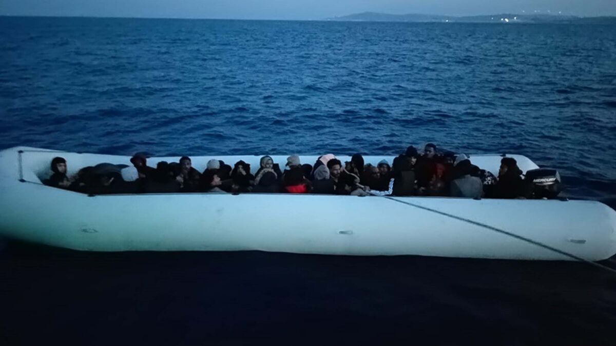 Sahil Güvenlik Komutanlığı ekipleri, saat 06.00 sıralarında Çeşme ilçesi açıklarında İnsansız