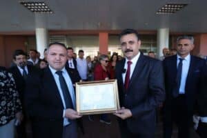 CHP’den bir dönem daha Dikili Belediye Başkanı seçilen Adil Kırgöz’e,