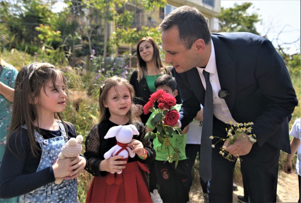 Bornova'da bayram oyuncaklarla başladı