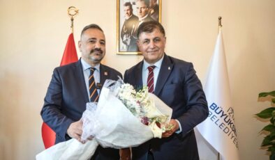 CHP İzmir İl Başkanı ve Yönetimi, Cemil Tugay’ı Ziyaret Etti
