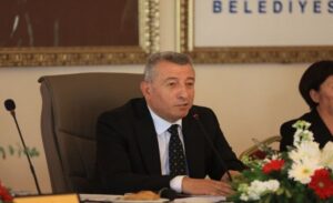 Meclis’e CHP Güzelbahçe  İlçe Başkanı Devrim Seyrek, İYİ Parti Güzelbahçe