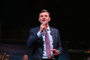 Manisa Büyükşehir Belediyesi, Kadir Gecesi nedeniyle Cumhuriyet Meydanı’nda iftar yemeği
