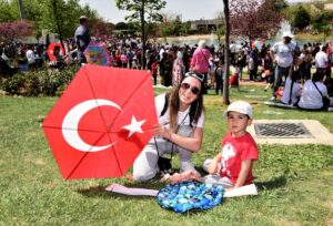 Bornova Geleneksel Uçurtma Şenliği bu yıl da binlerce Bornovalıyı buluşturacak.