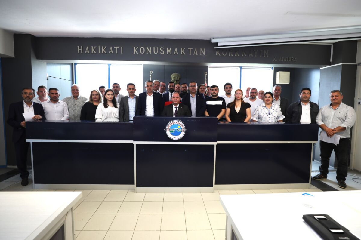 Menderes Belediyesi’nde ilk meclis gerçekleşti. Komisyon üyelerinin belirlendiği toplantıda, 2023