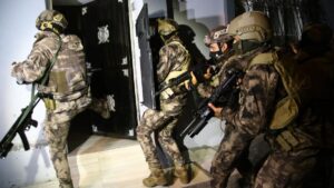 İçişleri Bakanı Ali Yerlikaya, Batman merkezli 8 ilde gerçekleştirilen “Mahzen-30”
