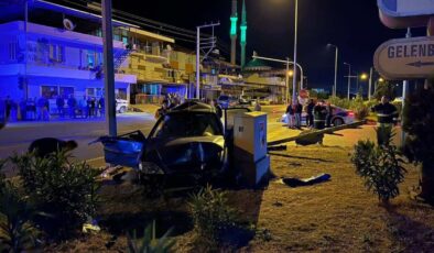 Aydın’da kaza: Sürücü direksiyon hakimiyetini kaybetti, direğe çarptı