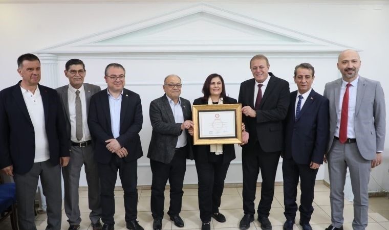Aydın Büyükşehir Belediye Başkanlığı’na üçüncü kez seçilen Özlem Çerçioğlu, mazbatasını