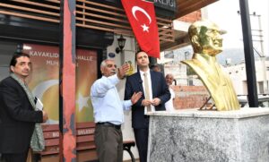 Bornova Belediye Başkanı Ömer Eşki, seçim sonrası mahallelere gerçekleştirdiği teşekkür