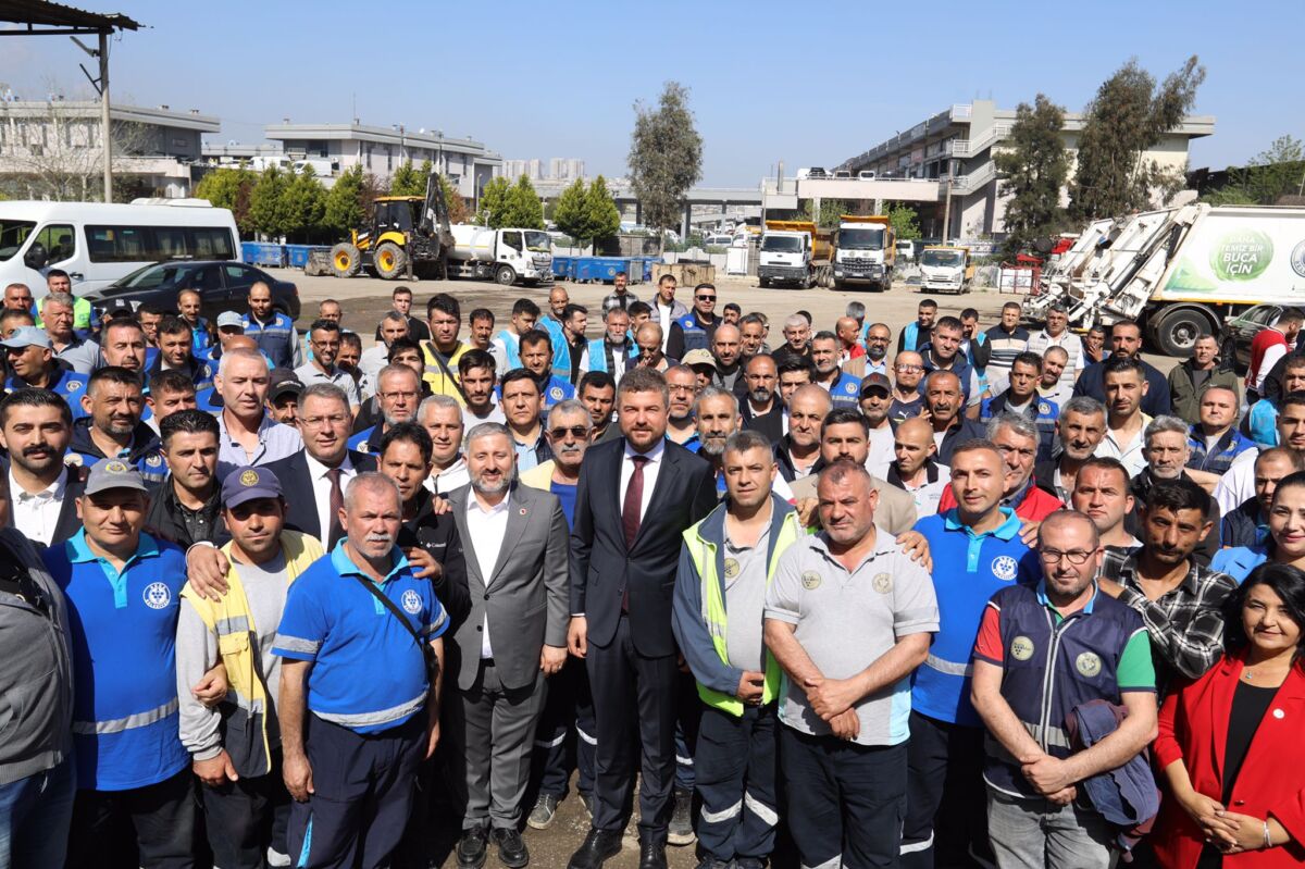 Buca Belediye Başkanı Görkem Duman, Ramazan Bayramı öncesinde mesai arkadaşlarıyla