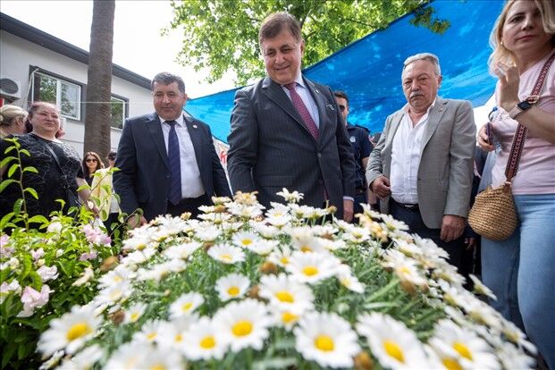 Başkan Cemil Tugay Bayındır Çiçek Festivali’nde: ‘Verdiğimiz sözleri tek tek yerine getireceğiz’