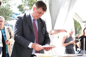 DEMOKRAT GÜNDEM-ERDEM ASLAN-İzmirli kitapseverlerin heyecanla beklediği İzmir Kitap Fuarı Kültürpark’ta