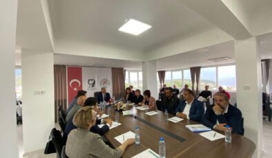Karaburun’da ilk meclis: Faaliyet raporu ve komisyon üyeleri onaylandı