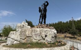 Milli Mücadele kahramanı Köpekçi Nuri Efe heykeli yandı: Kundaklama şüphelisi yakalandı