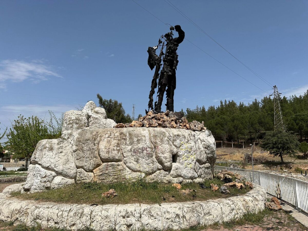 Milli Mücadele kahramanı Köpekçi Nuri Efe heykeli yandı: Kundaklama şüphelisi yakalandı