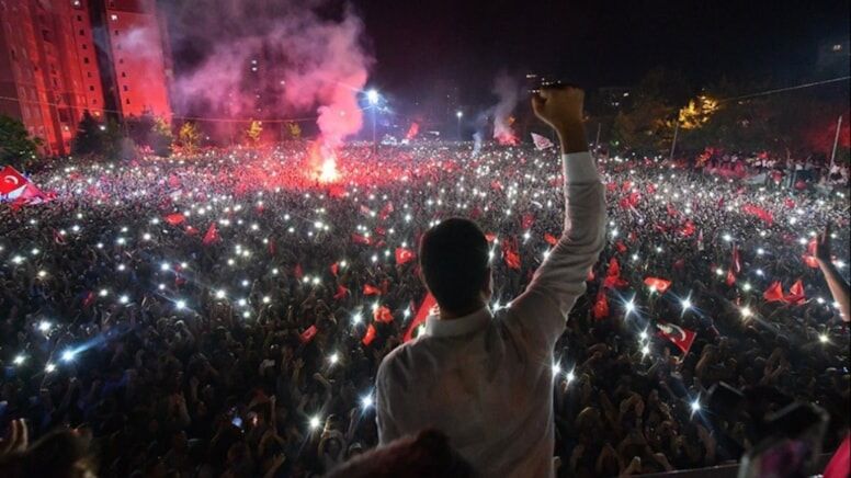 İkinci kez İstanbul Büyükşehir Belediye Başkanı olmayı garantileyen Ekrem İmamoğlu,