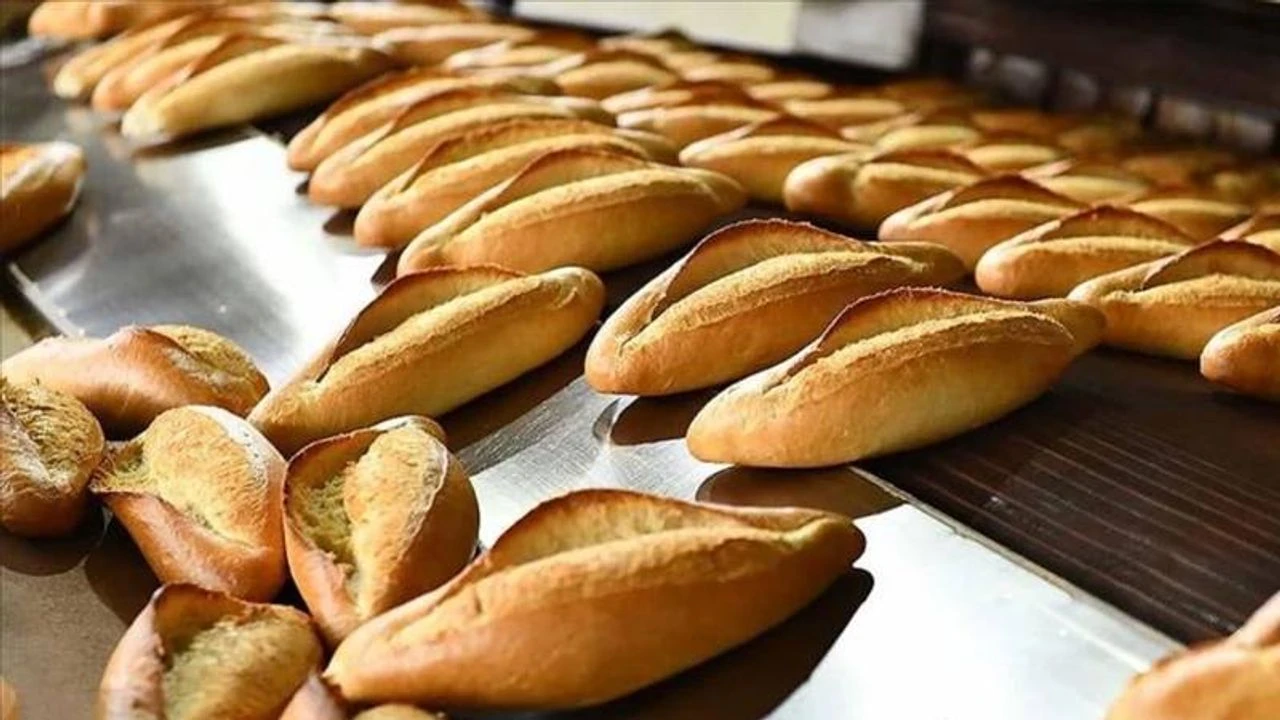 Başkan Tugay sözünü tuttu… Halk ekmek 5 TL’ye düştü