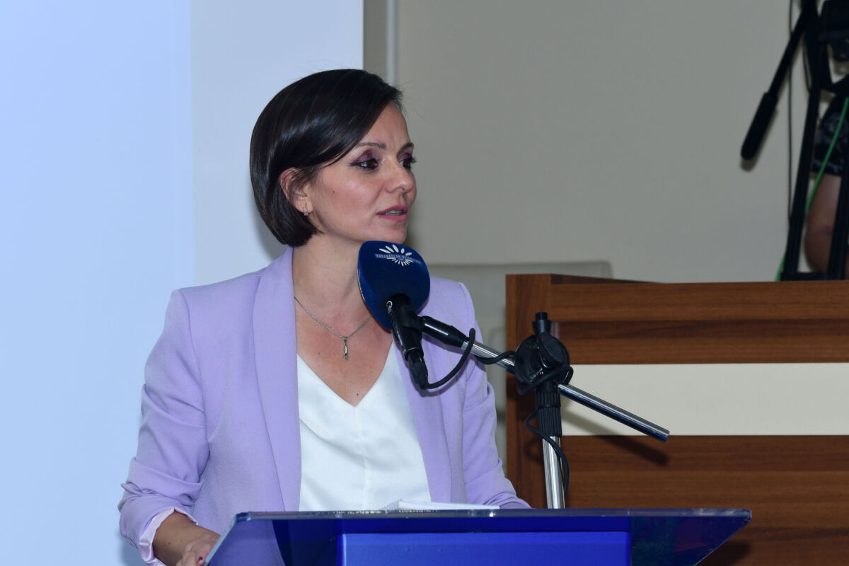 Karabağlar Belediye Başkanı Helil Kınay yönetiminde toplanan Karabağlar Belediye Meclisi,
