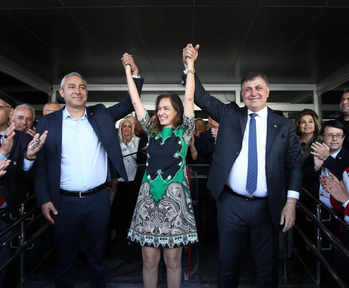 Yerel seçimlerde İzmir Büyükşehir Belediye Başkanı seçilen Dr. Cemil Tugay,