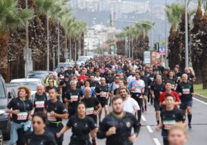 Karşıyaka Belediyesi tarafından geleneksel hale getirilen “Zübeyde Hanım Koşusu” 12