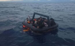 Kuşadası açıklarında düzensiz göçmen dramı: Sahil güvenlik ekipleri kurtardı