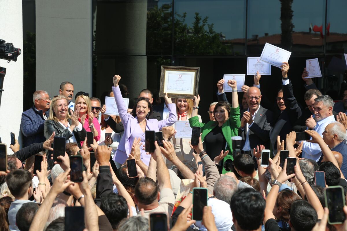 Yeniden Efes Selçuk Belediye Başkanı seçilen Filiz Ceritoğlu Sengel, bayrama