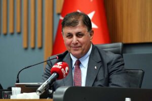 İzmir Büyükşehir Belediyesi Meclisi’nin yeni döneminin ikinci toplantısında, ilk meclis