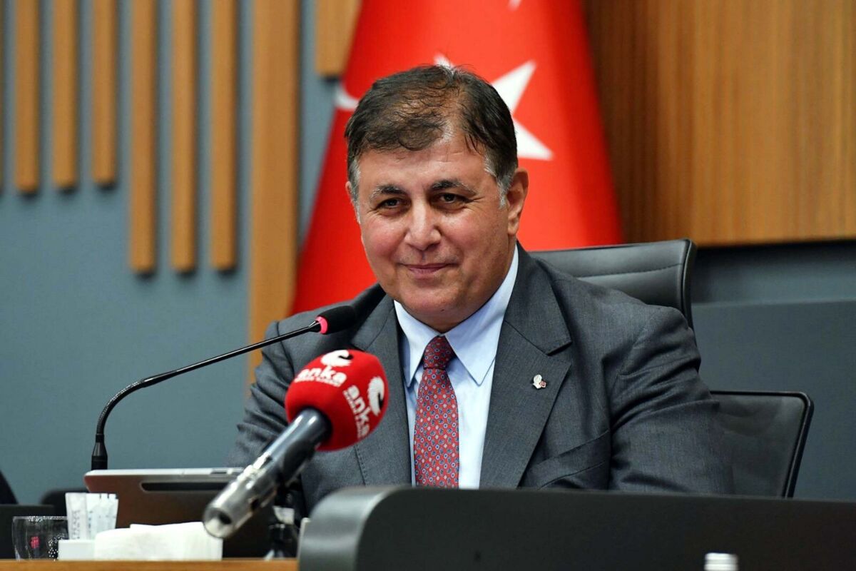 Cemil Tugay: ‘İzmir’de su fiyatını kademeli olarak indireceğiz’