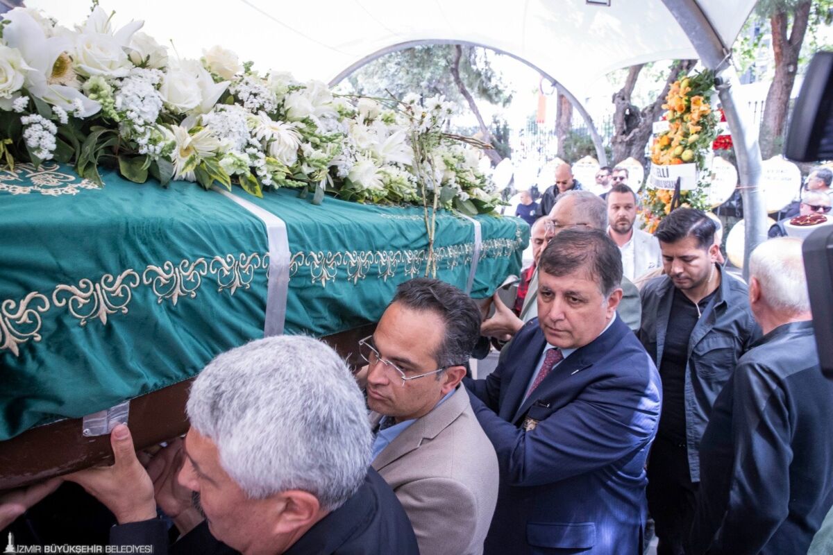 Başkan Tugay Mine Piriştina’nın cenaze törenine katıldı: Ailenin acısını paylaştı