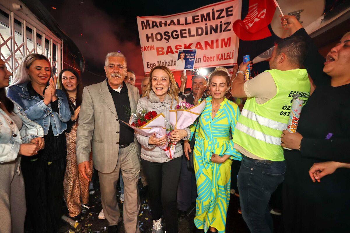 Başkan Mutlu Konaklı Roman yurttaşlarla: ‘Bu bir iktidar yürüyüşü’ CHP Konak İlçe Örgütü ve seçim ekibiyle iftar yemeğinde buluşan
