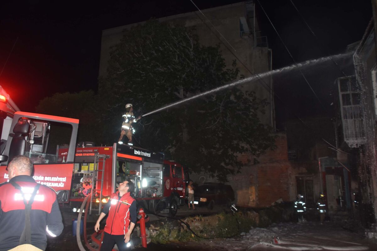 İzmir’de, Pazaryeri Mahallesi’nde bulunan iki katlı bir tekstil atölyesinin zemin