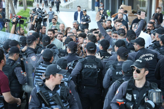Van’da yaşanan mazbata krizini gerekçe göstererek protesto ve basın açıklaması