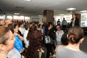 Karşıyaka Belediye Başkanı B. Yıldız Ünsal, görevinin ilk gününde kurum