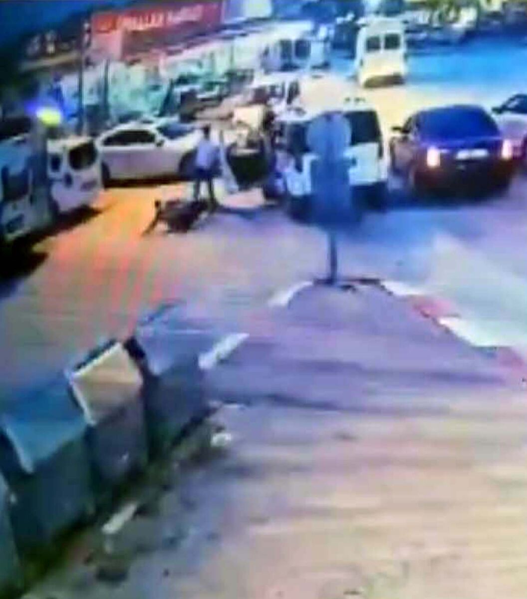 Afyonkarahisar’ın İhsaniye ilçesinde trafikte ‘yol verme’ meselesinden çıkan kavgada tabancayla