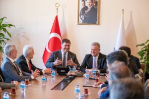 İzmir Büyükşehir Belediye Başkanı Dr. Cemil Tugay, İzmir Ticaret Odası