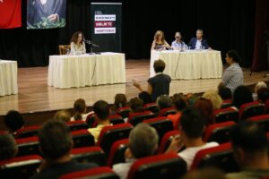 Karşıyaka Belediyesi, katılımcı yönetim anlayışıyla hayata geçirdiği aylık ‘Vatandaş Buluşması’nın