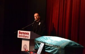 Dün yaşamını yitiren Bornova Belediyesi Şehir Tiyatrosu’nun Kurucu Genel Sanat