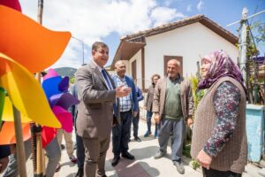 İzmir Büyükşehir Belediye Başkanı Dr. Cemil Tugay, Tekke Mahallesi’ndeki Helvuç