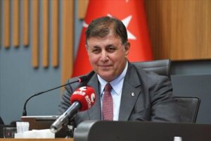 İzmir’in yerel yönetimlerinde iş birliği ve dayanışma örneği sergileniyor. Ekonomik
