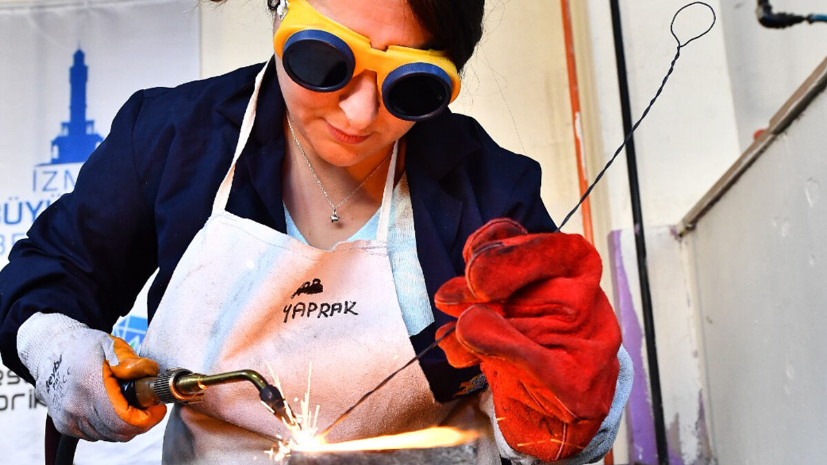 İzmir Büyükşehir Belediyesi Meslek Fabrikası Şube Müdürlüğü, Geleceğini Kuran Genç