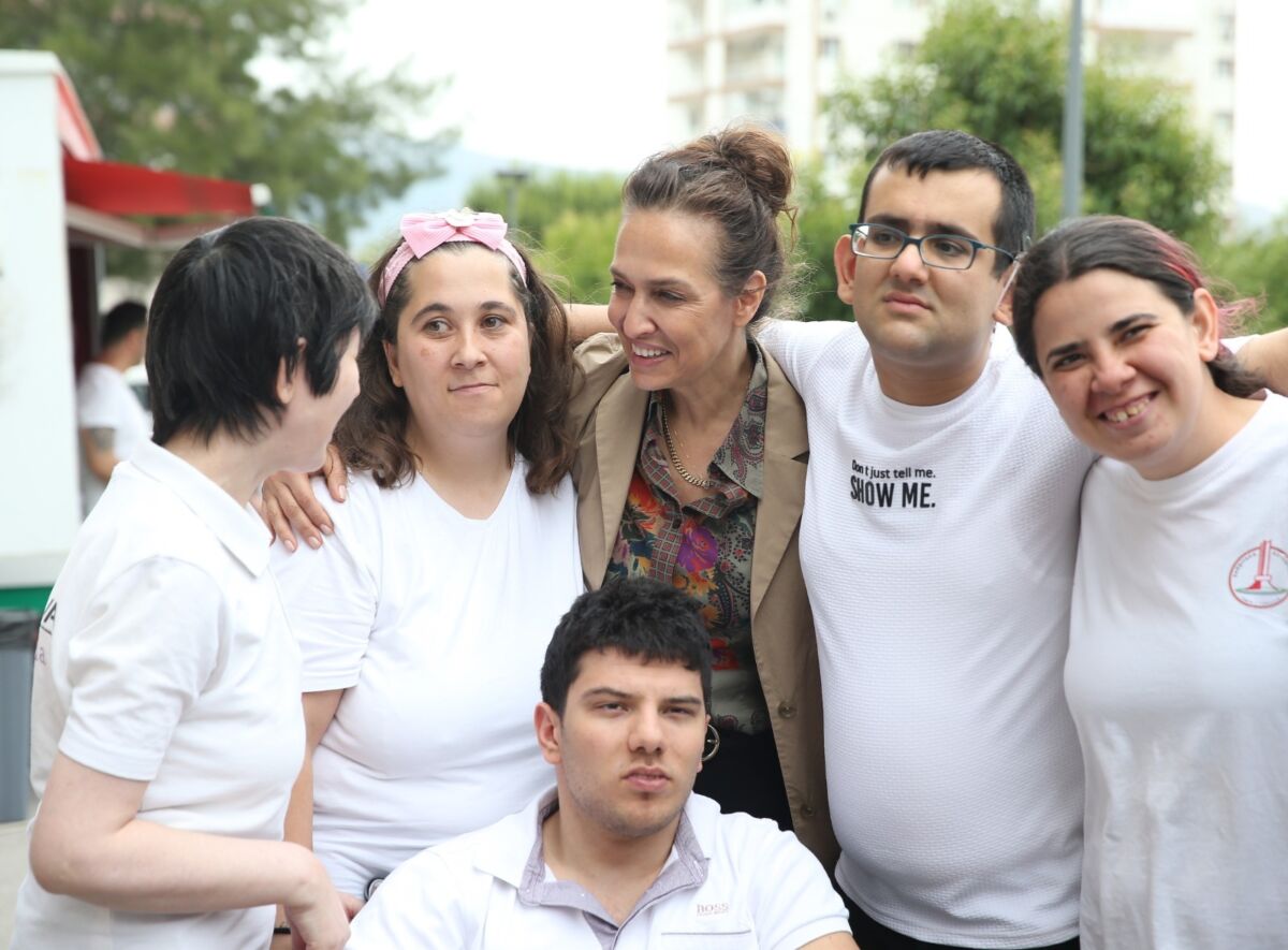 Karşıyaka Belediye Başkanı Yıldız Ünsal, dezavantajlı gruplara kesintisiz eğitim ve