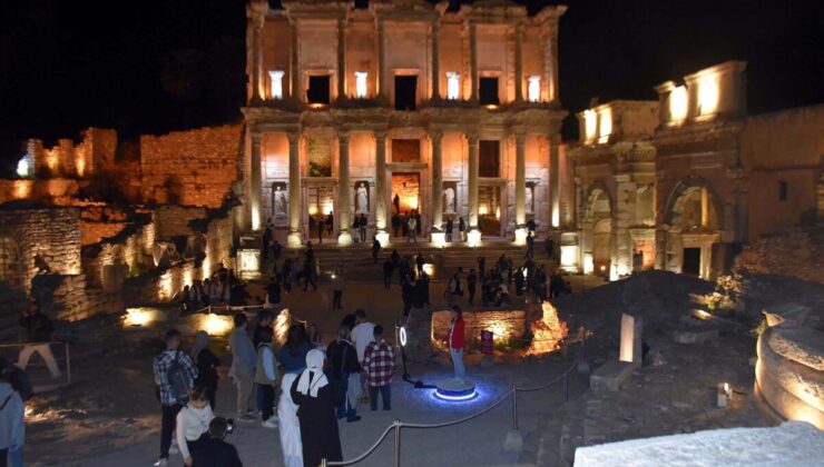 Efes Antik Kenti’ni Artık Gece de dolaşacağız… İşte Fotoğraflarla Efes’in Gece Manzarası