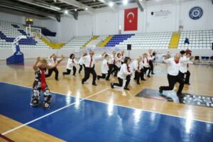 Karşıyaka Belediyesi 3. Yaş Üniversitesi; Ege Üniversitesi tarafından düzenlenen ‘3.