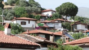 İzmir’in Ödemiş ilçesindeki 3 bin yıllık Birgi köyü, evleri, medreseleri