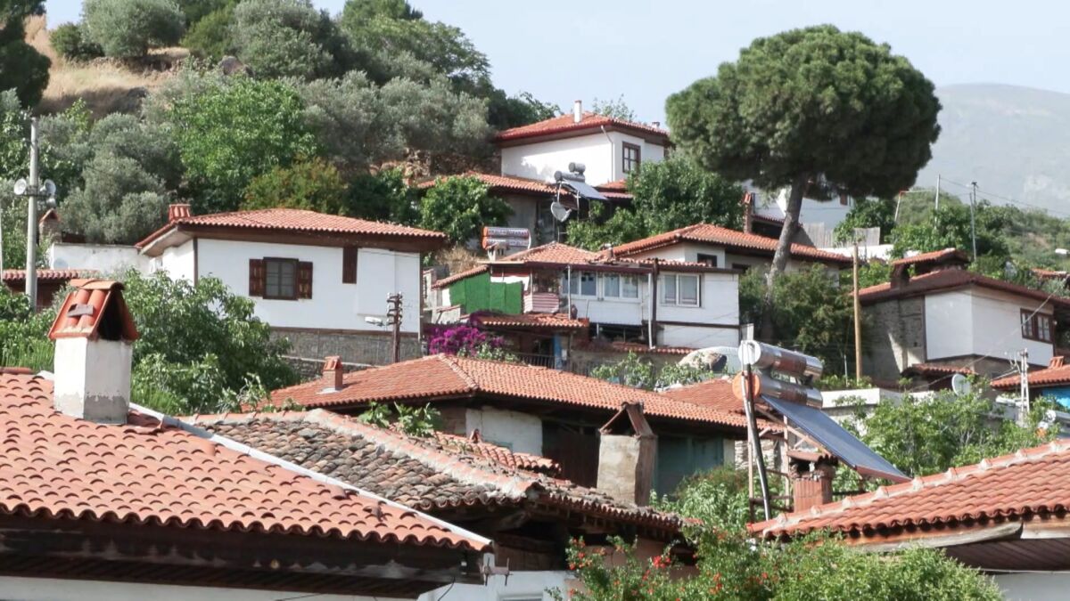 İzmir’in Ödemiş ilçesindeki 3 bin yıllık Birgi köyü, evleri, medreseleri