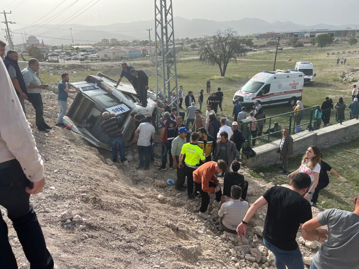 Kaza, akşam saatlerinde Emet ilçesi Esentepe Mahallesi’nde meydana geldi. R.İ. yönetimindeki 43