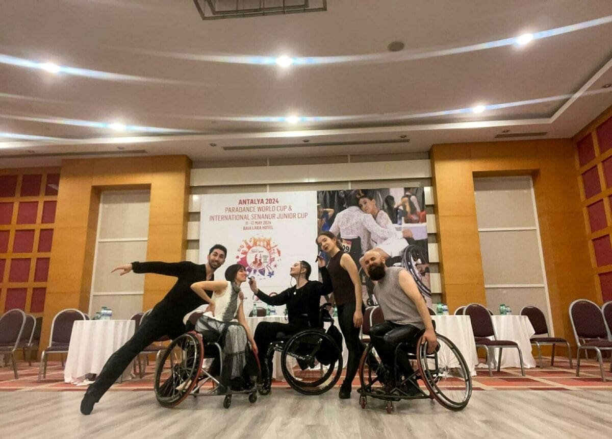 İzmirli para dans sporcuları Antalya’da 10-12 Mayıs’ta yapılan ve 14