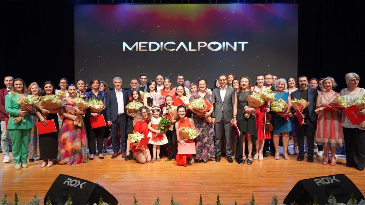 İzmir İEÜ Medical Point Hastanesi’nin hekim ve çalışanları ile kanser