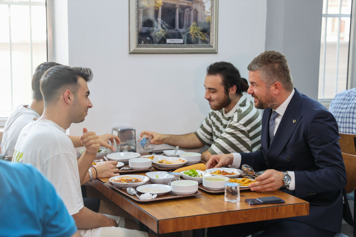 Ülkenin içinde bulunduğu ekonomik koşullar yüzünden sıkıntı çeken vatandaşlara destek