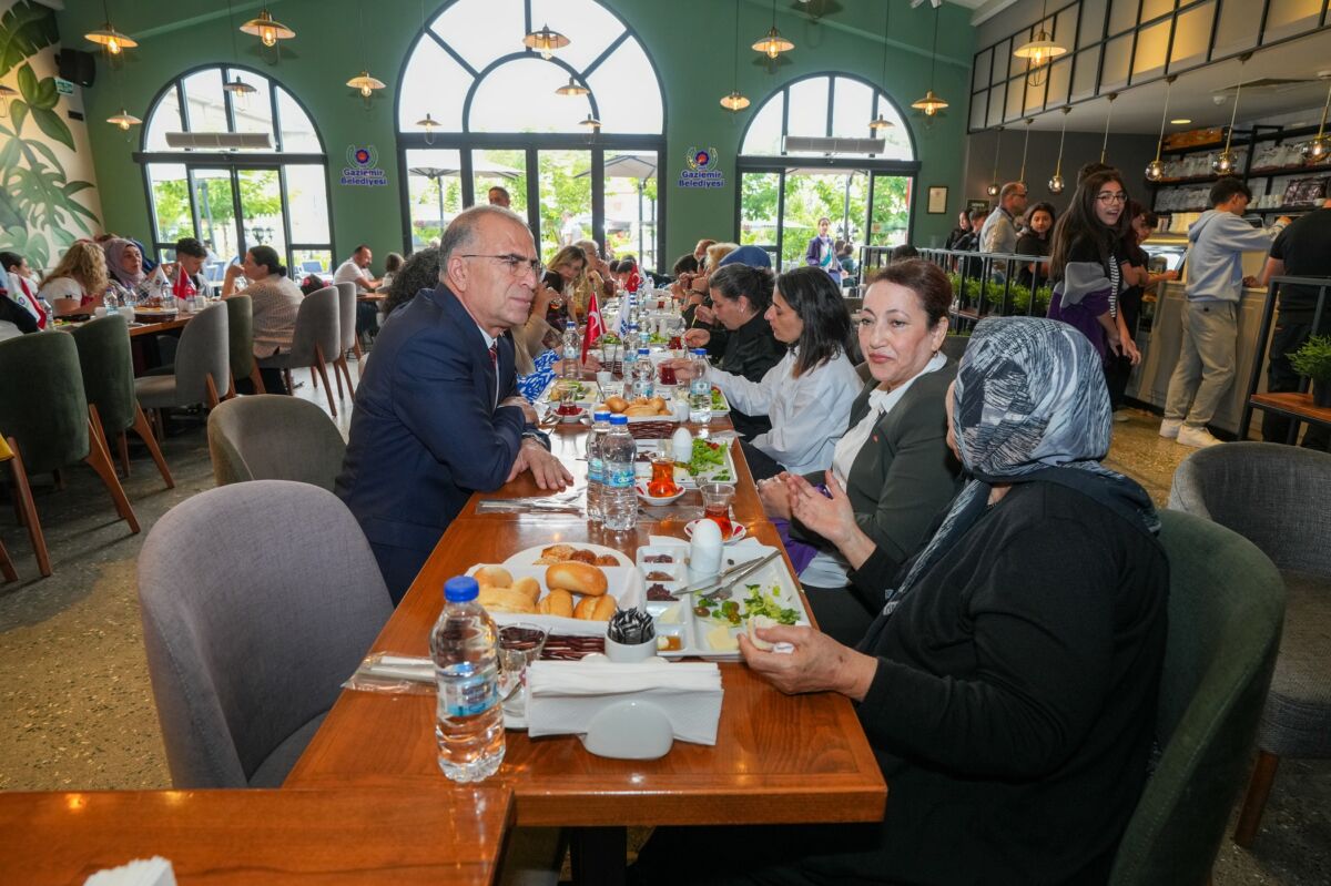 Gaziemir Belediyesi, Anneler Günü’nde şehit anneleri ve şehit eşleri için