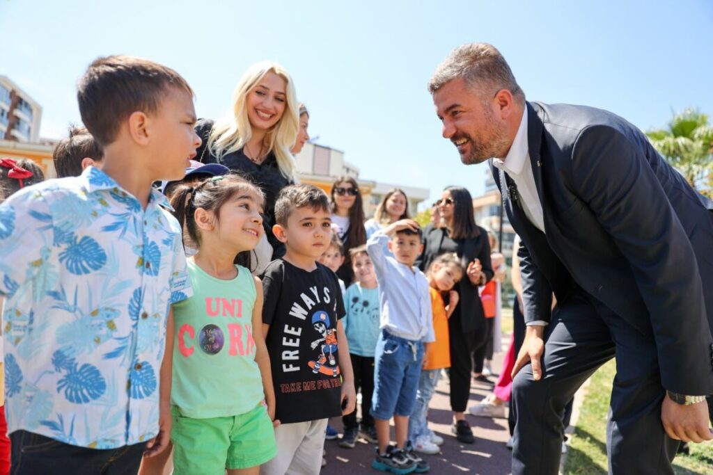 Başkan Duman miniklerle fidan dikti